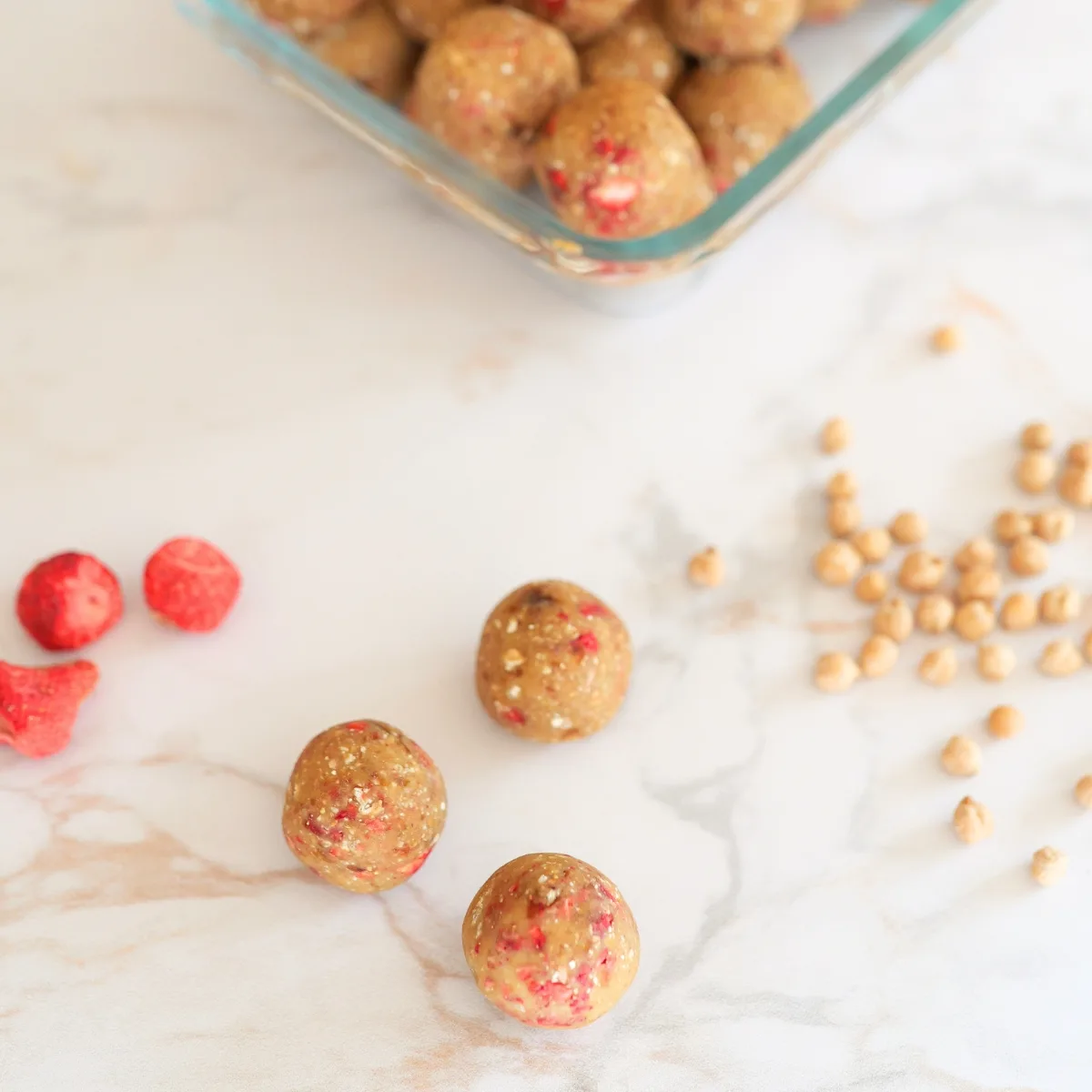 gouter vegan et sans sucre aux pois chiches et aux fraises