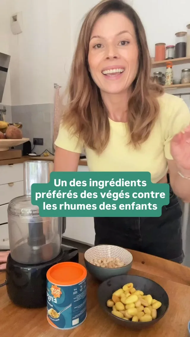 Nous on a tous été malade avec la rentrée des enfants alors on a vite remis de la levure maltée partout ! Pour la recette :* 100g cajou à tremper dans l’eau la veille 
* 130 ml d’eau 
* 1/2 càc de sel (à partir de 12 mois) 
* 2 c-à-s de jus de citron 
* 2 c-à-s de levure maltéeOn mixe et c’est prêt ! 
Cette sauce se marie très bien avec les gnoccis, les pâtes, on peut la mettre dans des wraps, sur des légumes au four…*****Avec @astrid_nutrition_militante diététicienne on a créé des programmes d’accompagnement complets et des ateliers en ligne pour les parents végétariens, véganes et flexitariens, du début de la diversification jusqu’à 12 ans pour connaître les repères nutritionnels essentiels de l’alimentation végétale, savoir équilibrer facilement les repas, mieux gérer le quotidien et l’extérieur (famille, médecins…) et avoir plein d’idées recettes !Liens en bio 👆